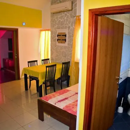 Slavica Apartamento Jezera