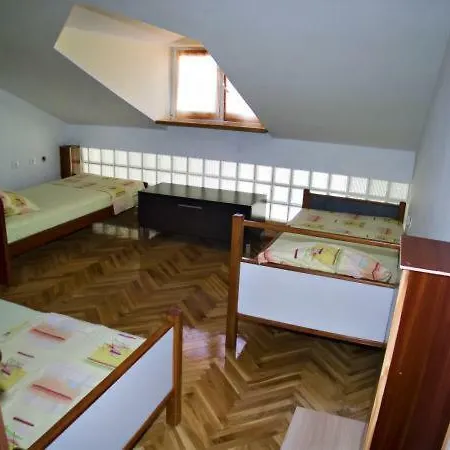 Slavica Apartamento Jezera